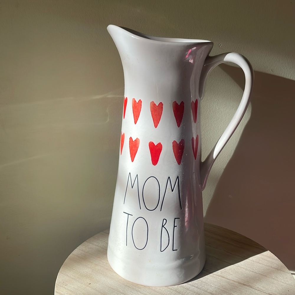 MOM TO BE PITCHER